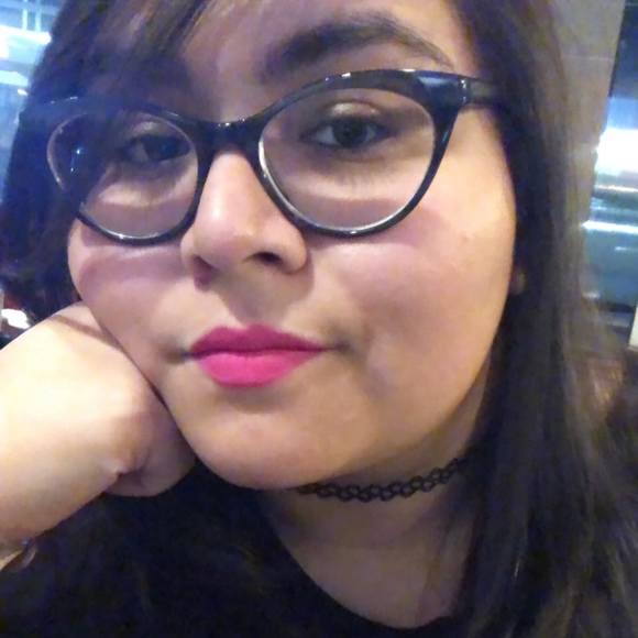 Meet your Posher, Carla - Picture 1 of 1